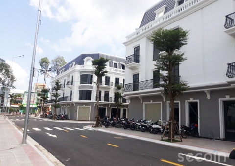 Ngói phẳng kiểu Pháp Secoin tại Vincom Cao Lãnh 